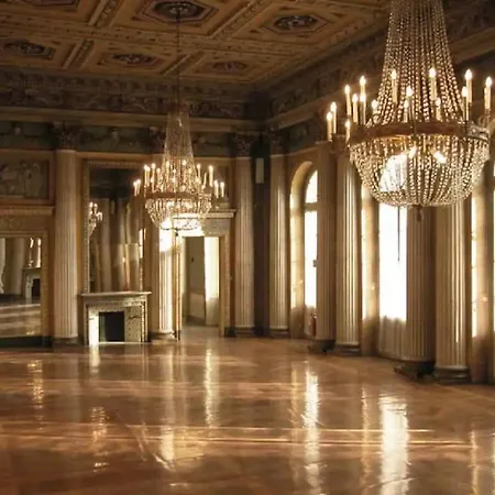 아파트 Center Of *